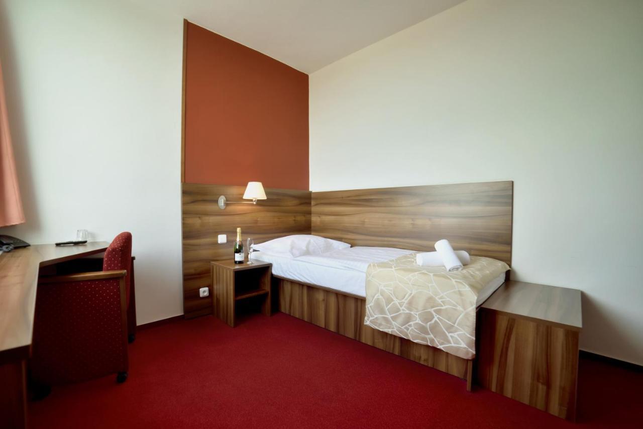 Hotel Palcat Tabor Exterior photo